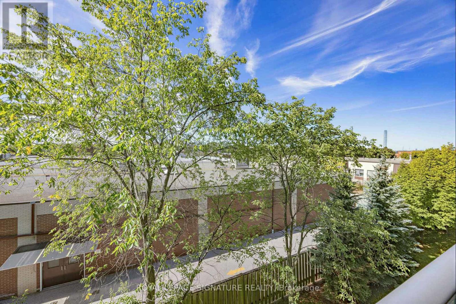 #322 60 FAIRFAX CRESCENT - 24