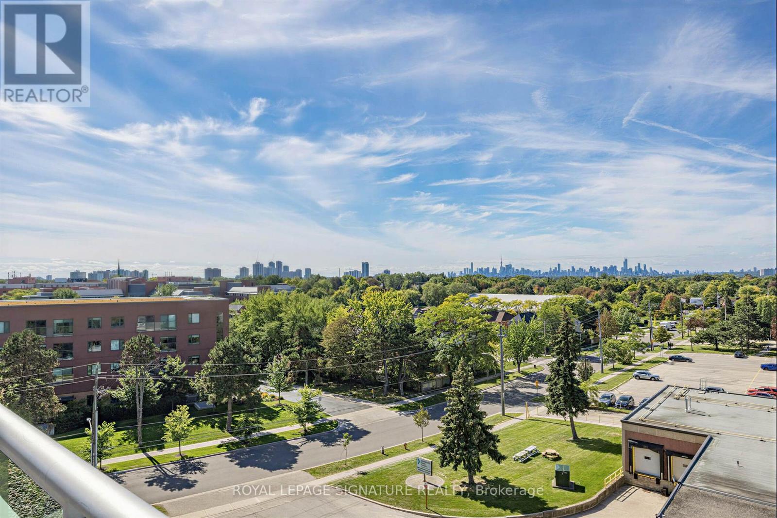 #322 60 FAIRFAX CRESCENT - 29