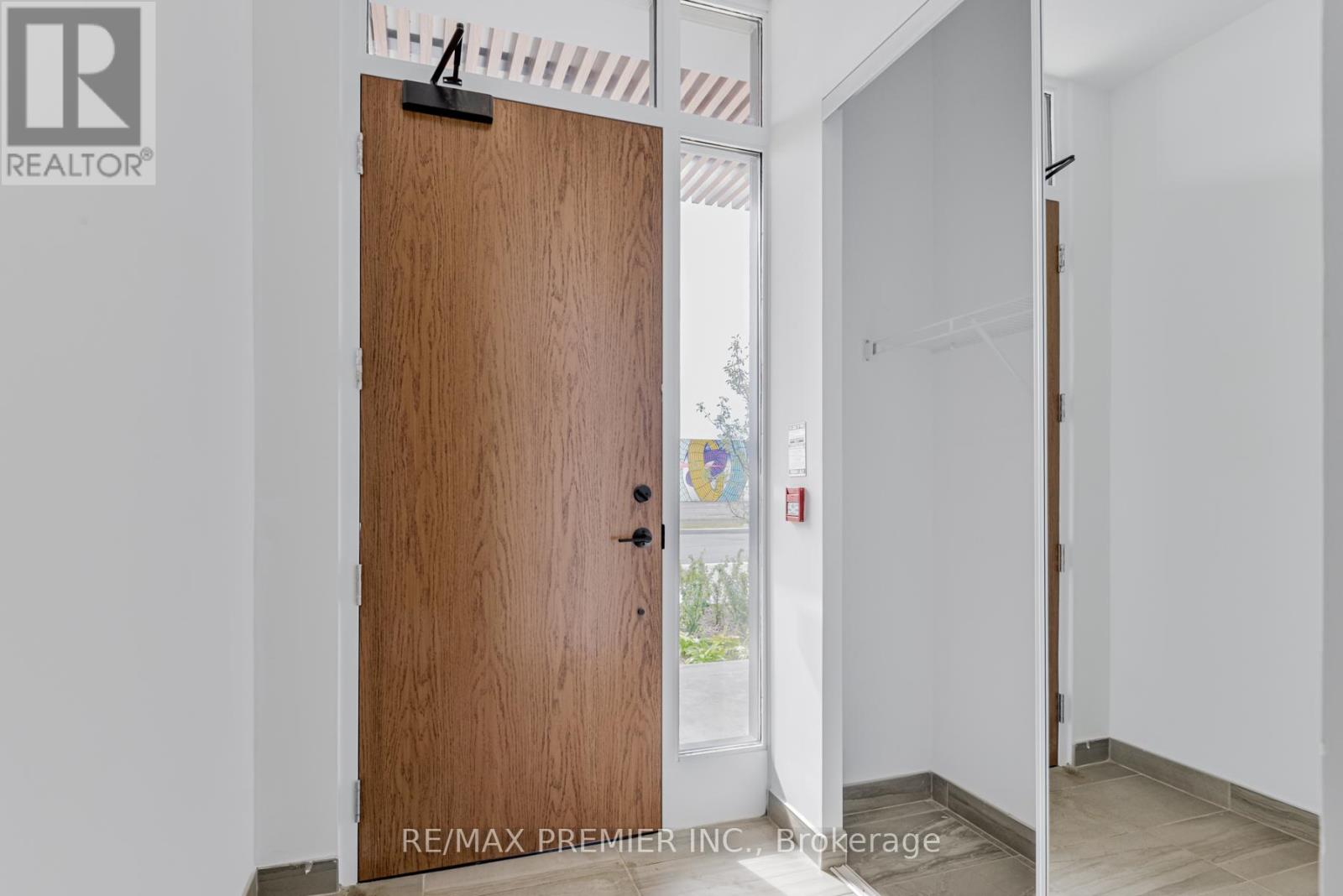 TH17 - 7 BUTTERMILL AVENUE, Vaughan (Vaughan Corporate Centre) — photo 3