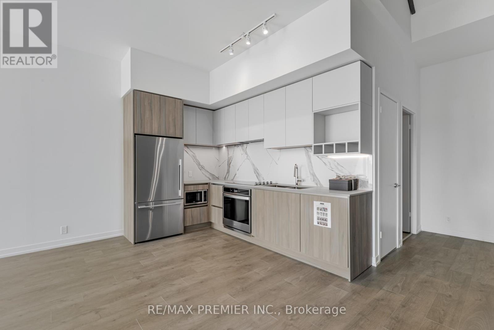 TH17 - 7 BUTTERMILL AVENUE, Vaughan (Vaughan Corporate Centre) — photo 4