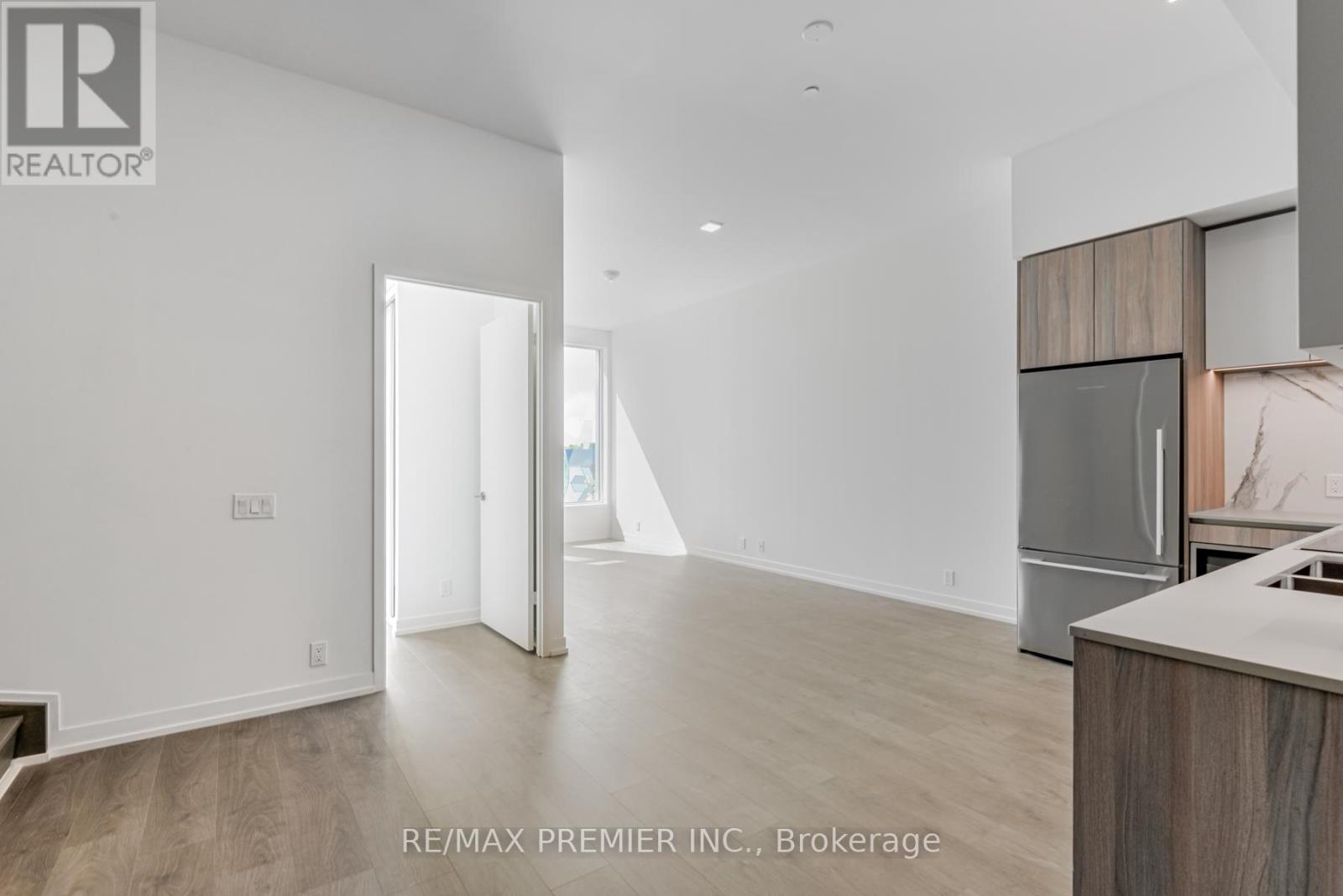 TH17 - 7 BUTTERMILL AVENUE, Vaughan (Vaughan Corporate Centre) — photo 5