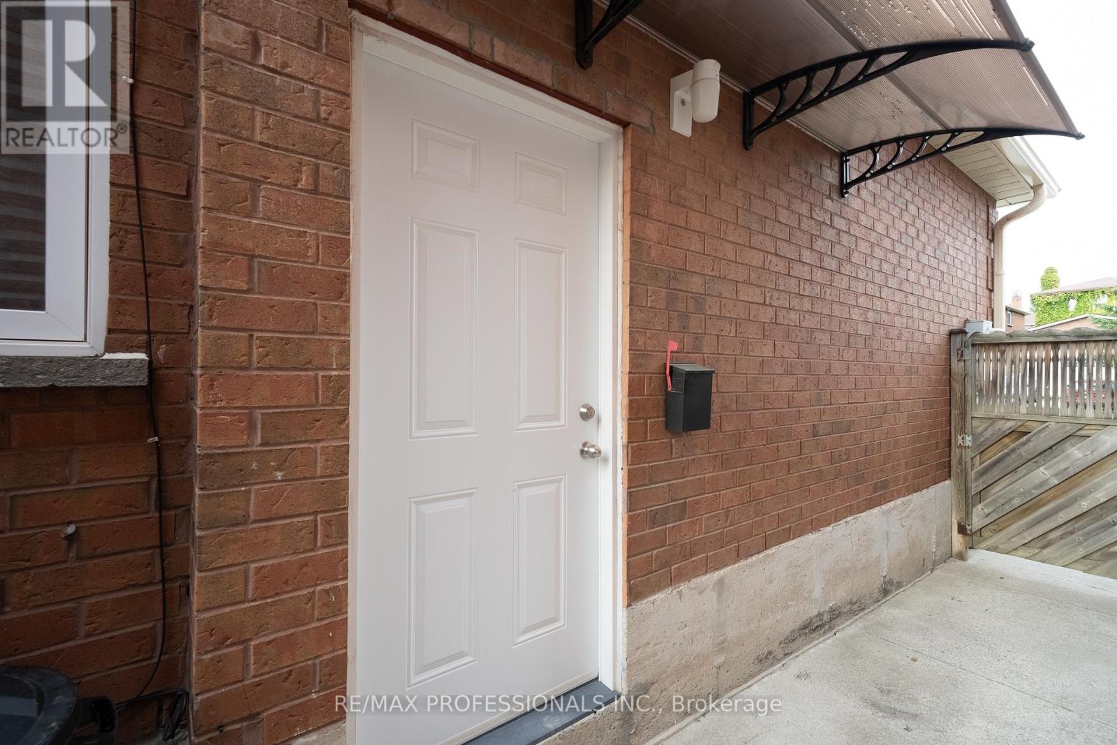 LOWER SUITE - 24 KEEFER COURT, Vaughan (Brownridge) — photo 3