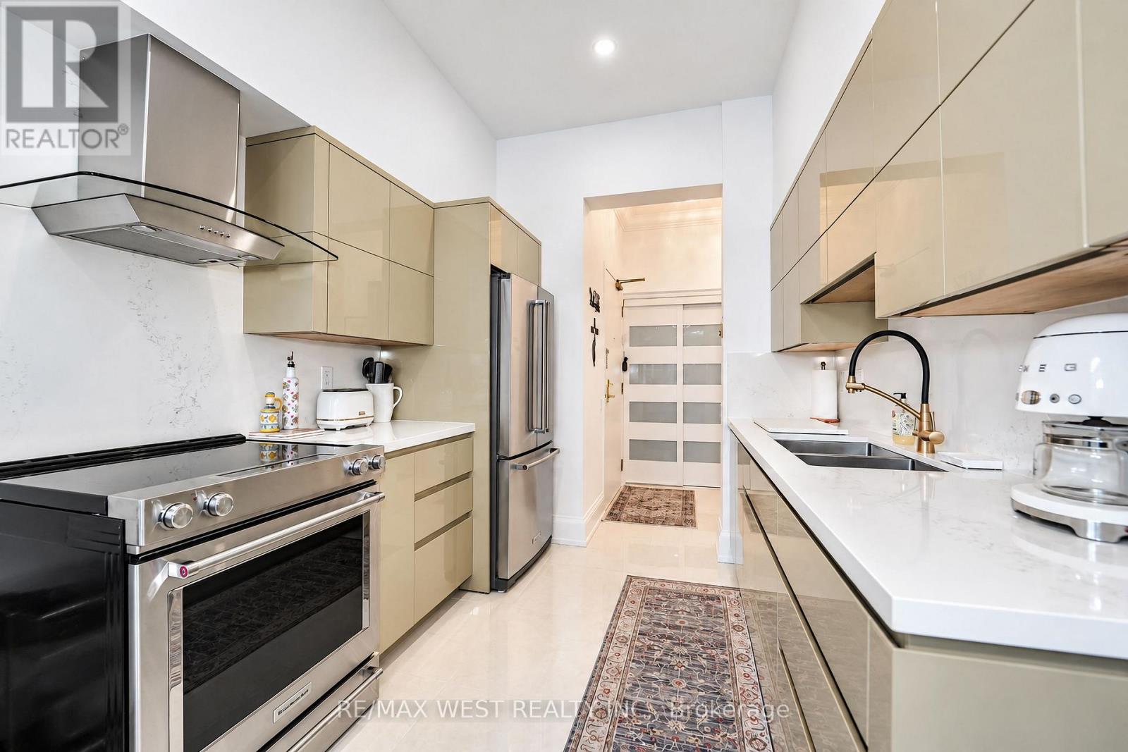 105 - 1 EMERALD LANE, Vaughan (Crestwood-Springfarm-Yorkhill) — photo 3