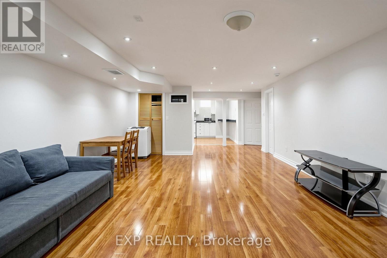 99 SAFFRON STREET - Image 38