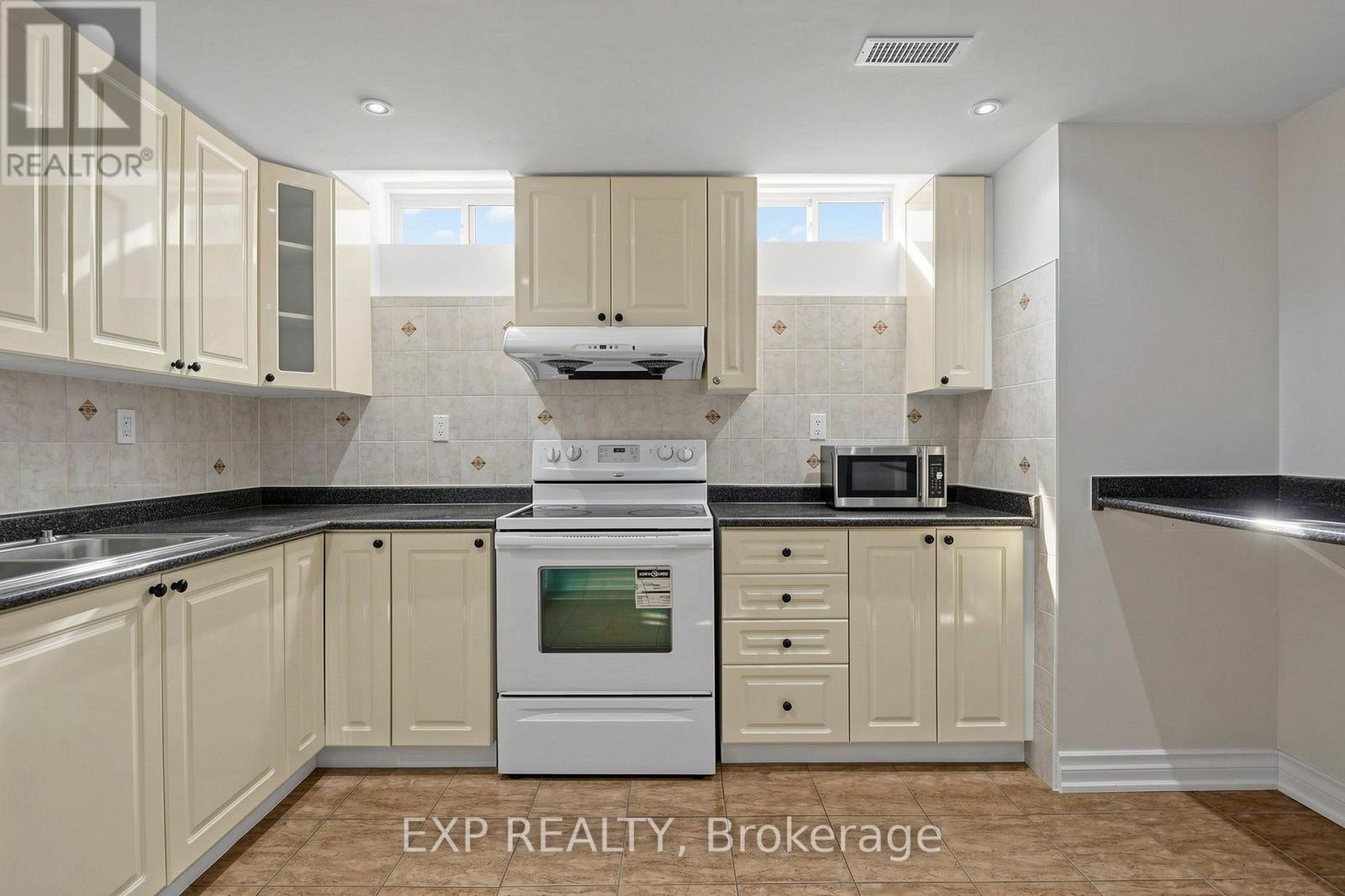 99 SAFFRON STREET - Image 39