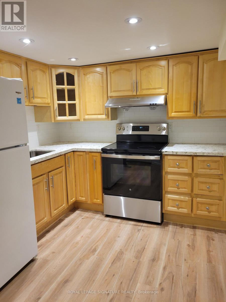 LOWER - 42 AMBLESIDE CRESCENT, Markham (Unionville)