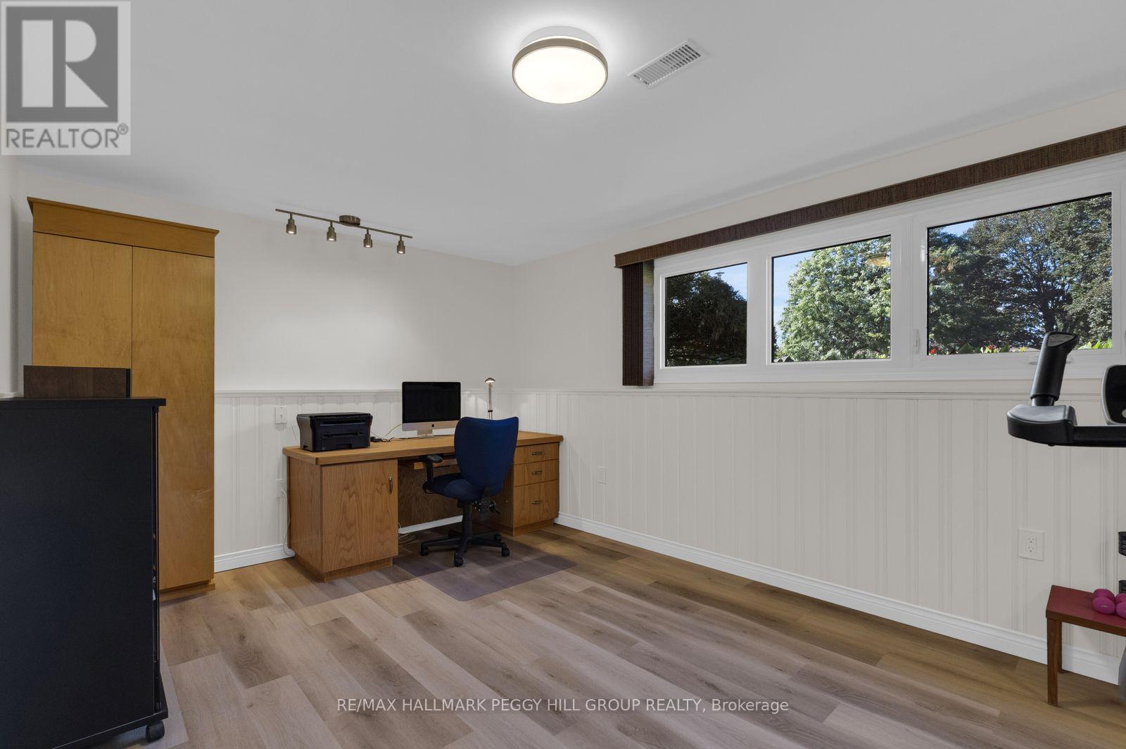 17 HOLLOWAY LANE - 14