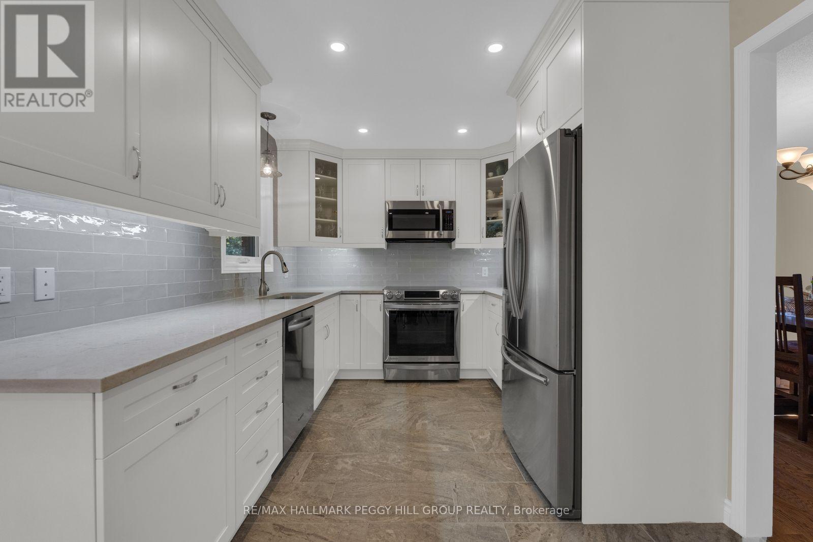 17 HOLLOWAY LANE, Springwater (Midhurst) — photo 3