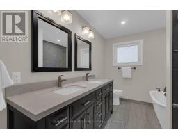 Living room - 17 Holloway Lane, Springwater, ON L9X0M7 Photo 9