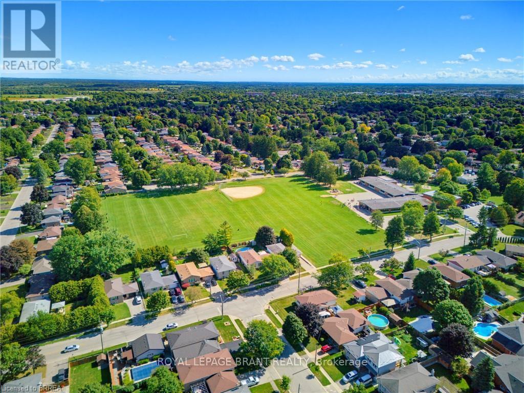 27 BRIER CRESCENT - 39