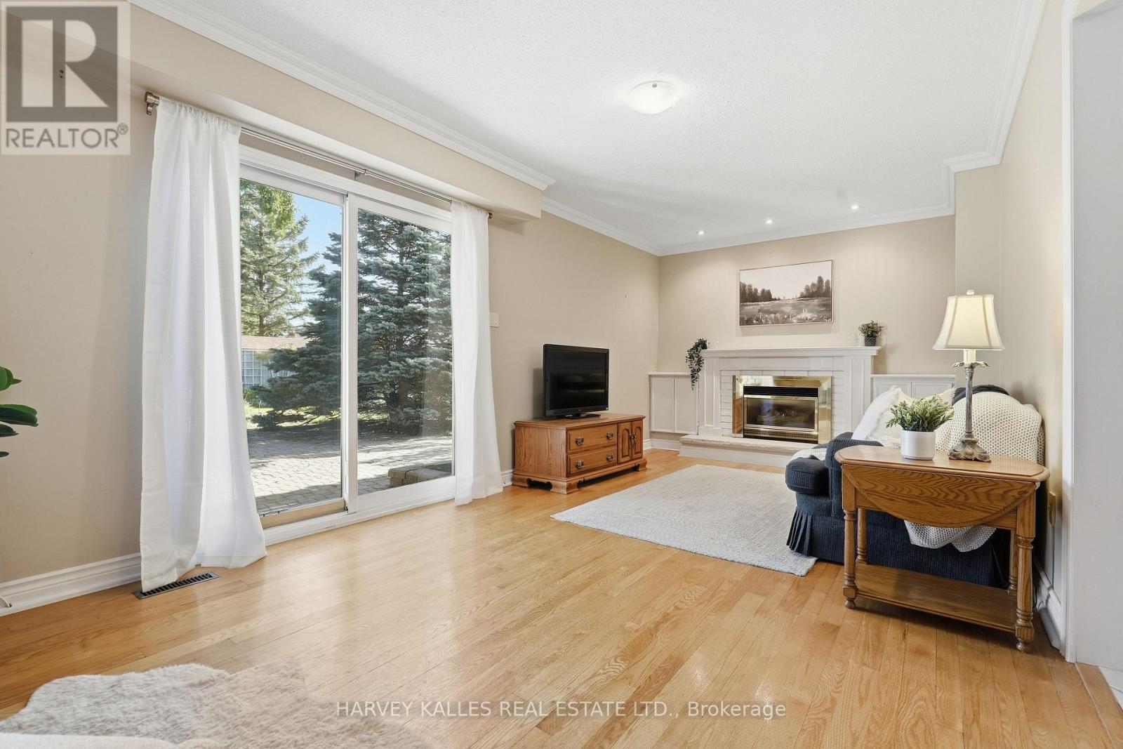 310 NEWLOVE DRIVE - 6