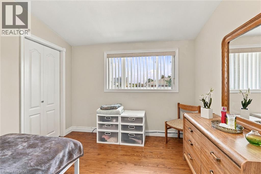 46 LAWRENCE Avenue - 36