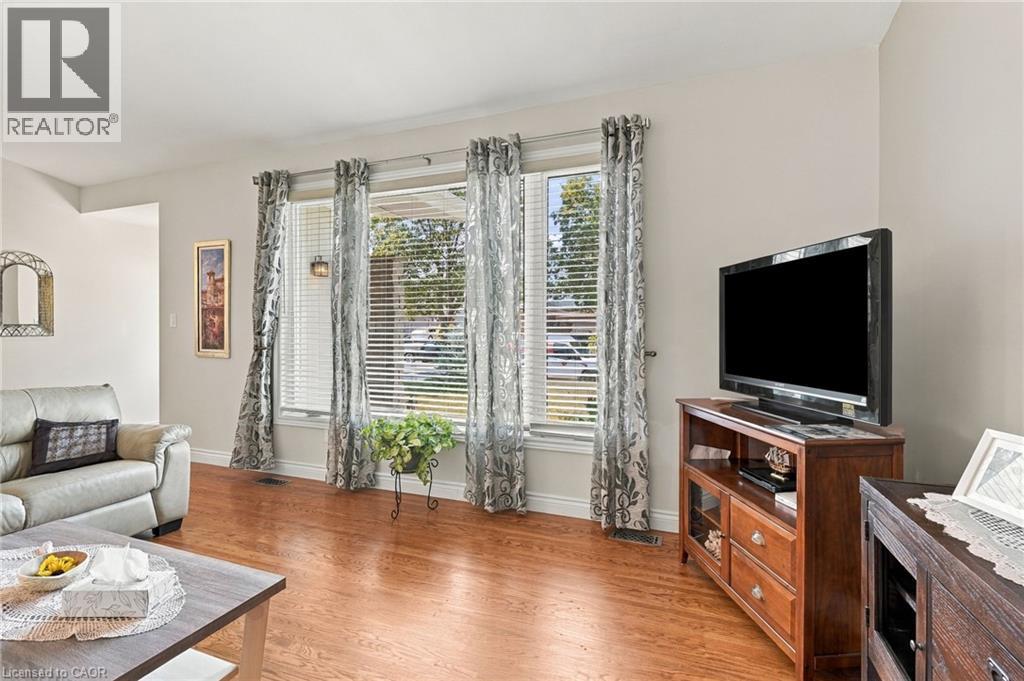 46 LAWRENCE Avenue, Hamilton — photo 8