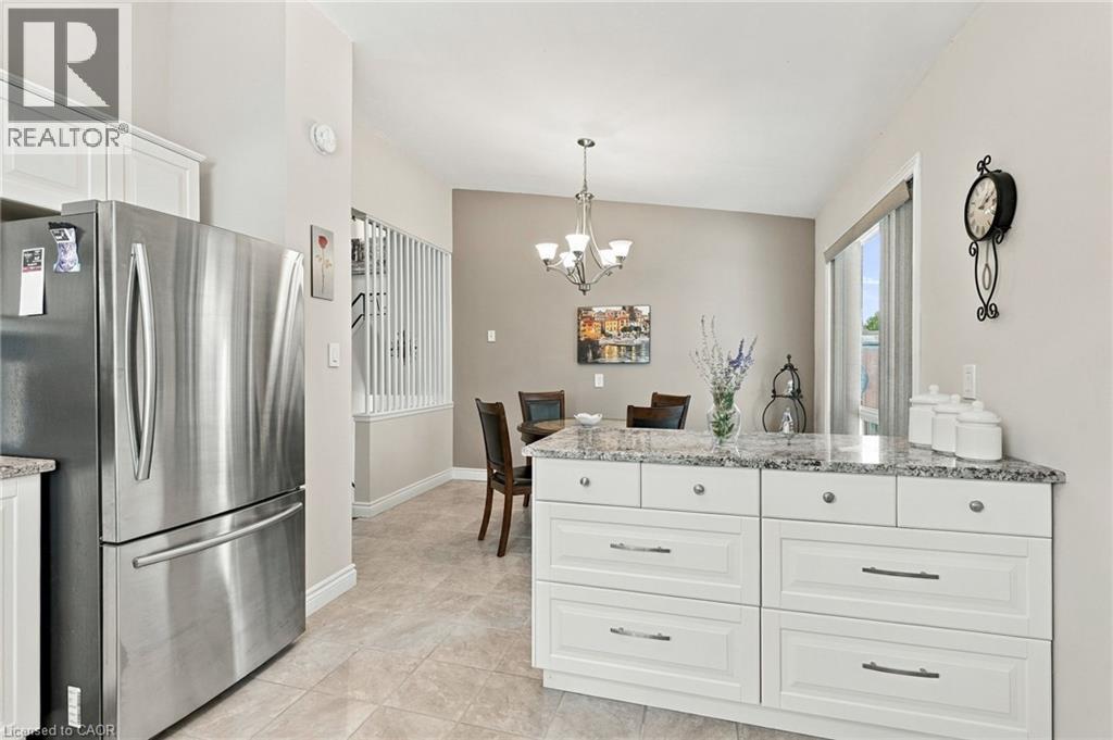 46 LAWRENCE Avenue - 18
