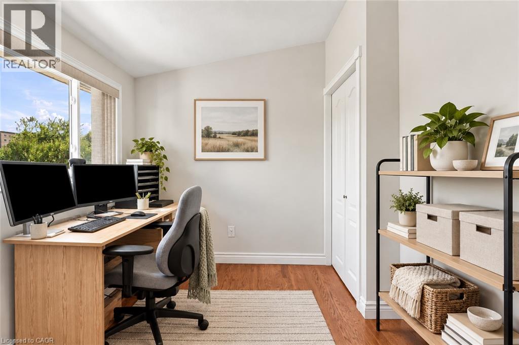 46 LAWRENCE Avenue - 34
