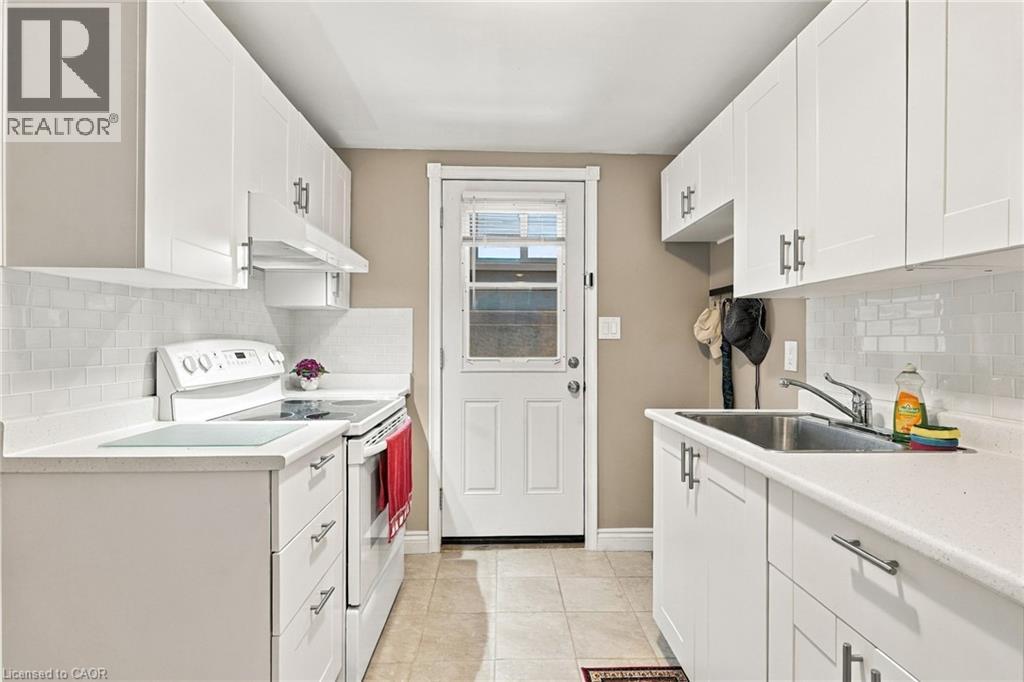 46 LAWRENCE Avenue - 27