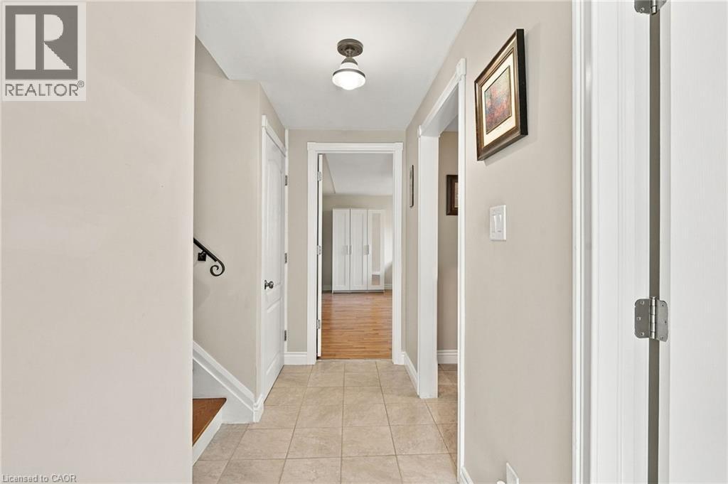 46 LAWRENCE Avenue - 19