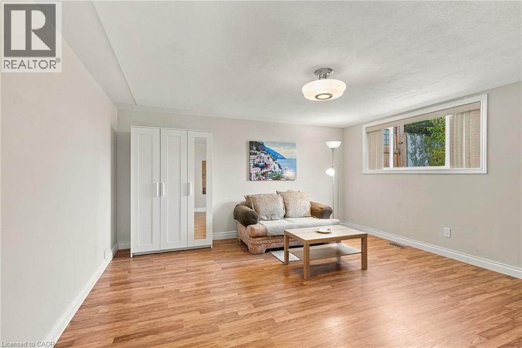 46 LAWRENCE Avenue - 23