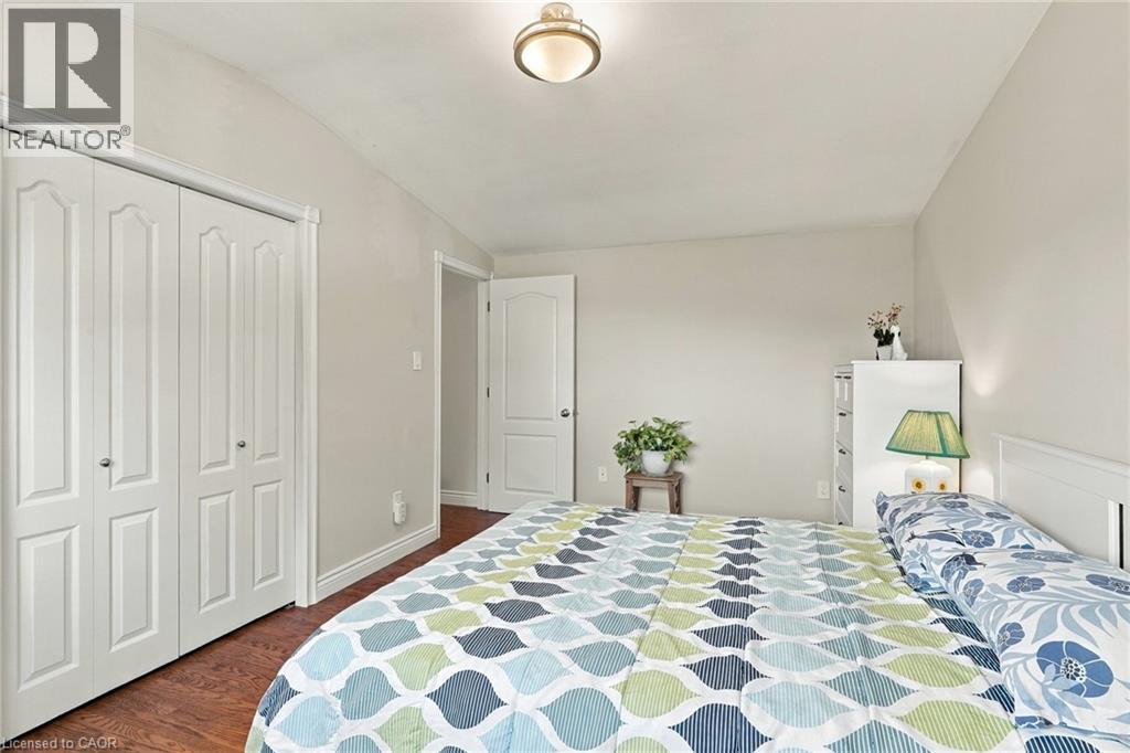 46 LAWRENCE Avenue - Image 32