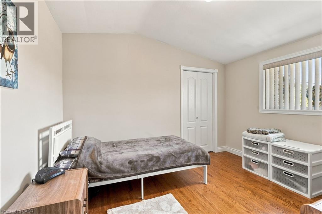 46 LAWRENCE Avenue - 35