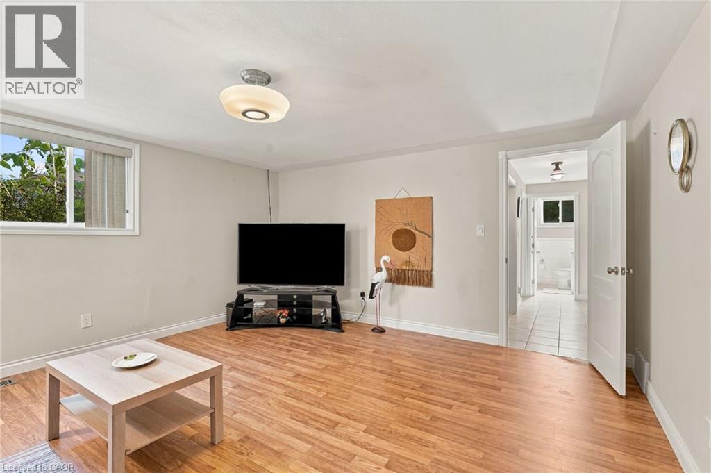 46 LAWRENCE Avenue - 25