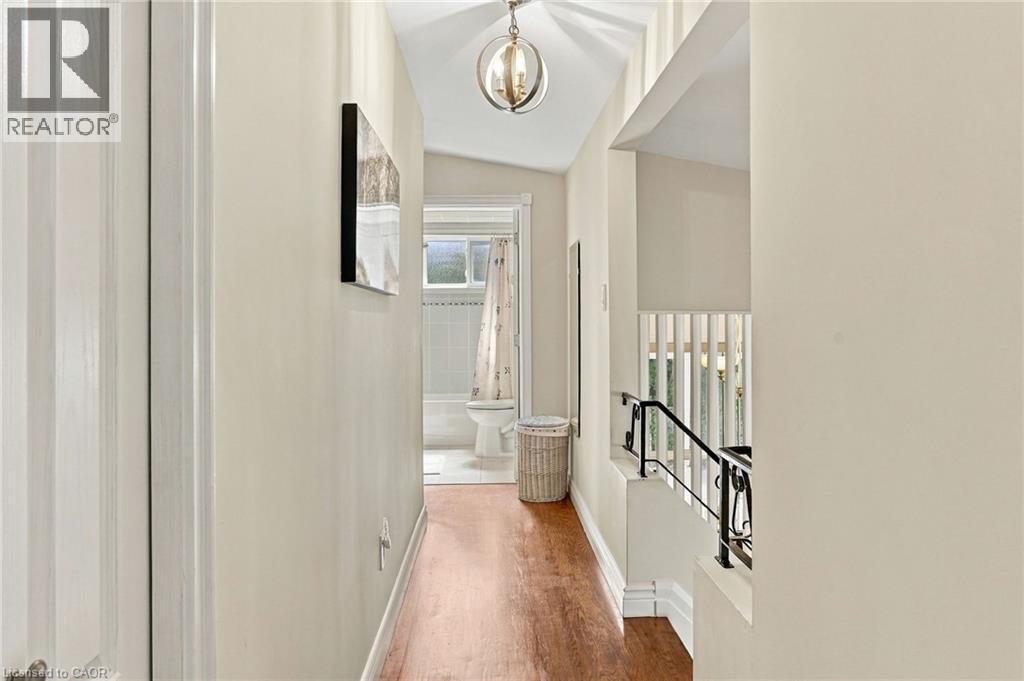 46 LAWRENCE Avenue - Image 28