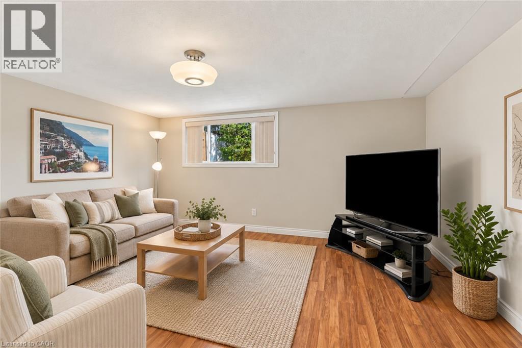 46 LAWRENCE Avenue - 24