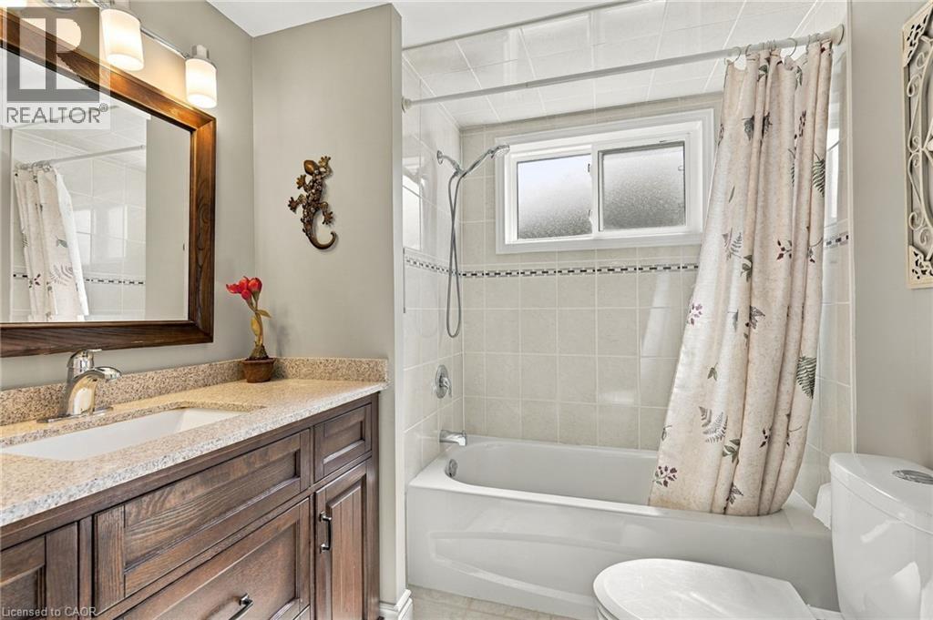 46 LAWRENCE Avenue - 33