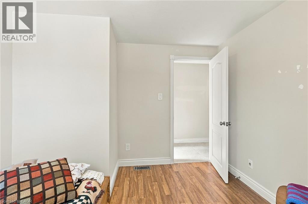 46 LAWRENCE Avenue - 22
