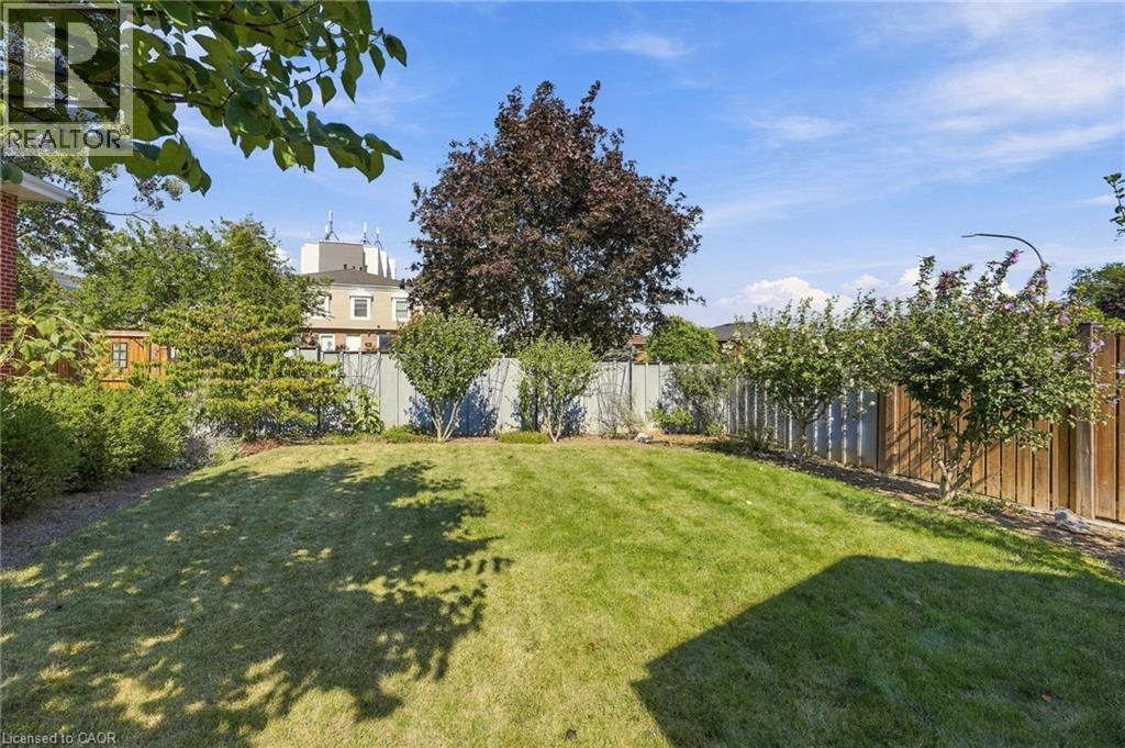 46 LAWRENCE Avenue - 46