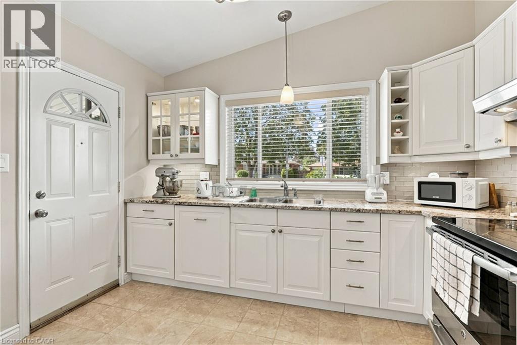 46 LAWRENCE Avenue - 15