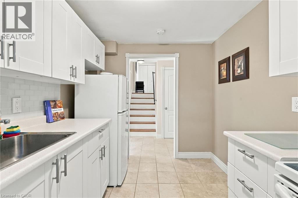 46 LAWRENCE Avenue - 26