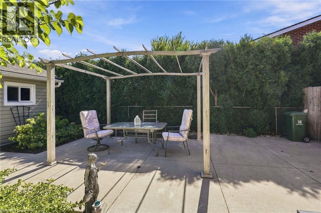 46 LAWRENCE Avenue - 42