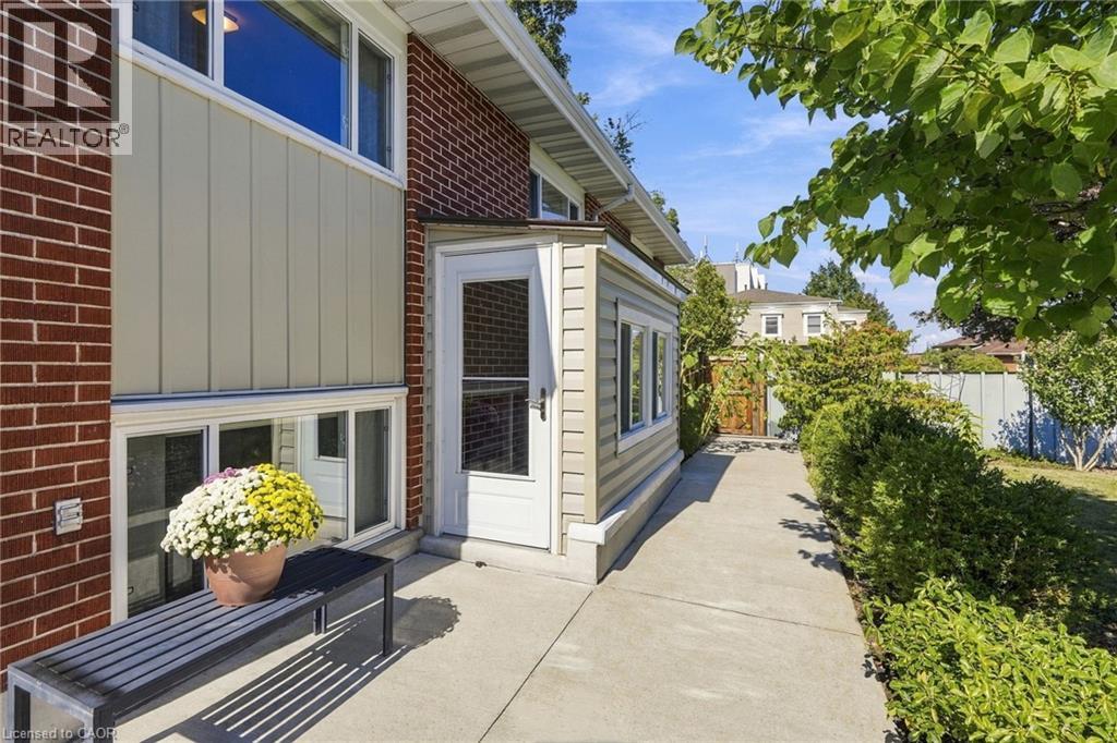 46 LAWRENCE Avenue - 43