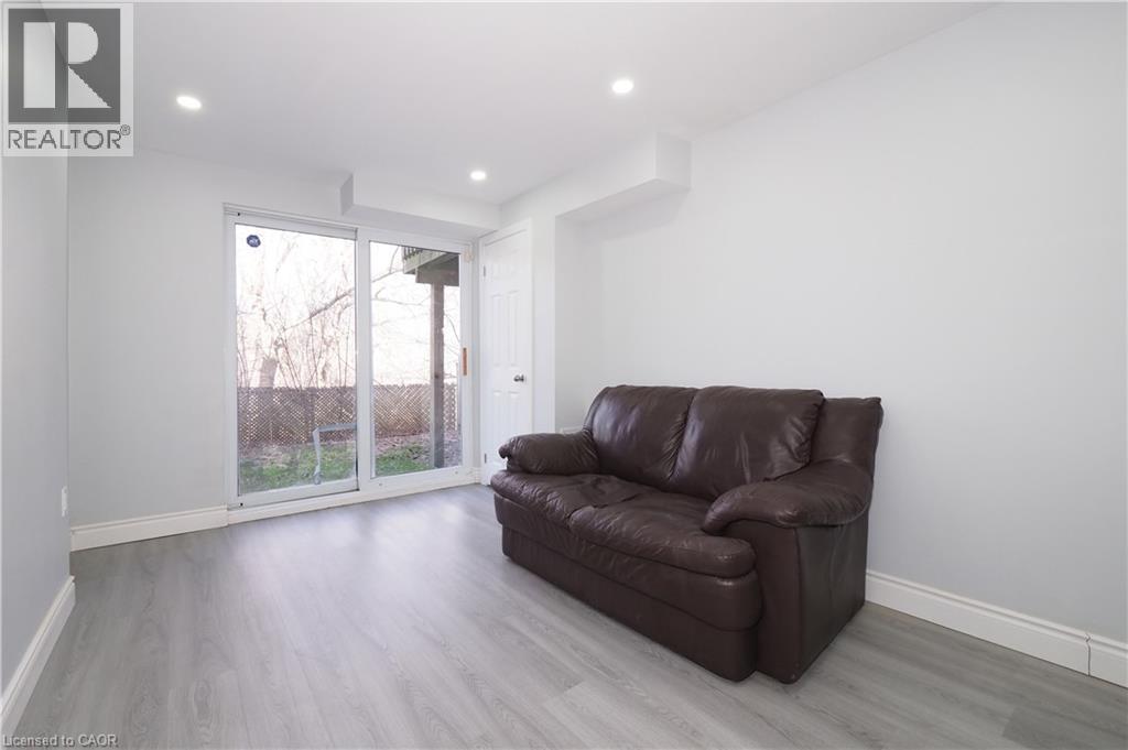 38 BRANDY Crescent Unit# Lower — photo 2