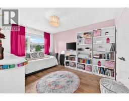 4pc Bathroom - 4817 20 Avenue Nw, Calgary, AB T3B0V2 Photo 14