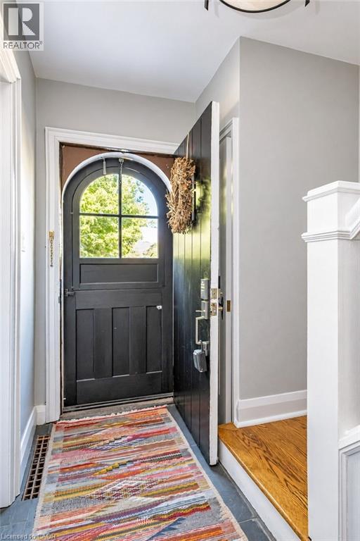 208 CLINE Avenue N, Hamilton — photo 3