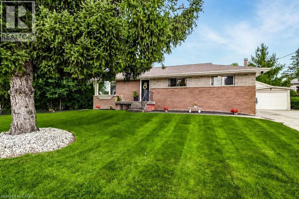 56 BARTON Street, Waterdown, Ontario, L0R2H0, Waterdown, Ontario — photo 3 of 5