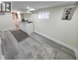 3587 Bloomfield, Windsor, ON N9C1E8 Photo 32