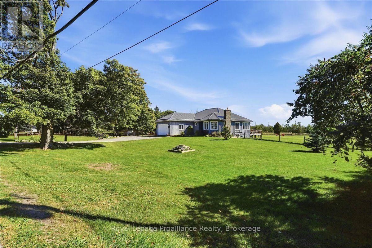 1116 COUNTY RD 8, Prince Edward County (Picton)