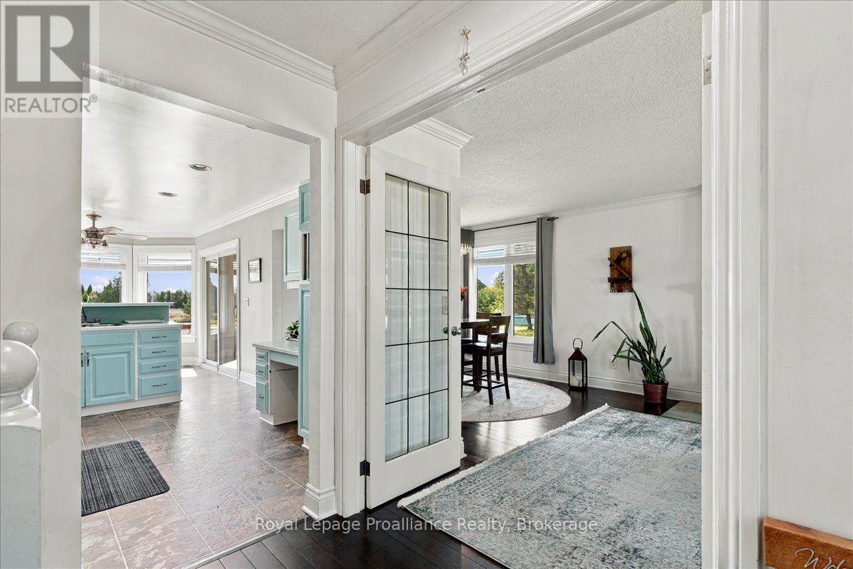 1116 COUNTY RD 8, Prince Edward County (Picton) — photo 5
