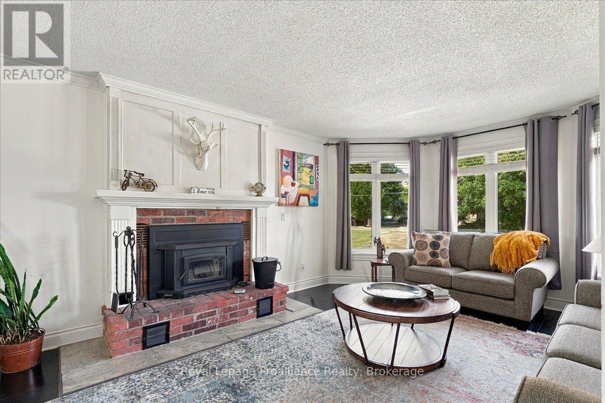 1116 COUNTY RD 8, Prince Edward County (Picton) — photo 6