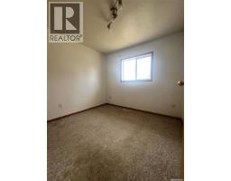 349 10th Avenue Nw, Swift Current, SK S9H1P1 Photo 11