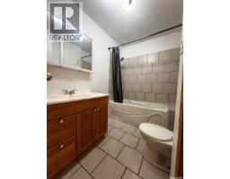 349 10th Avenue Nw, Swift Current, SK S9H1P1 Photo 12