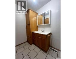 349 10th Avenue Nw, Swift Current, SK S9H1P1 Photo 13