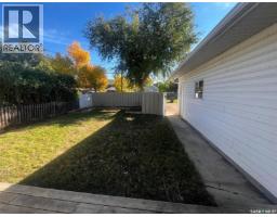 349 10th Avenue Nw, Swift Current, SK S9H1P1 Photo 17