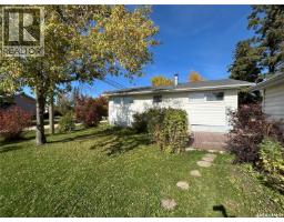 Living room - 702 101st Avenue, Tisdale, SK S0E1T0 Photo 8