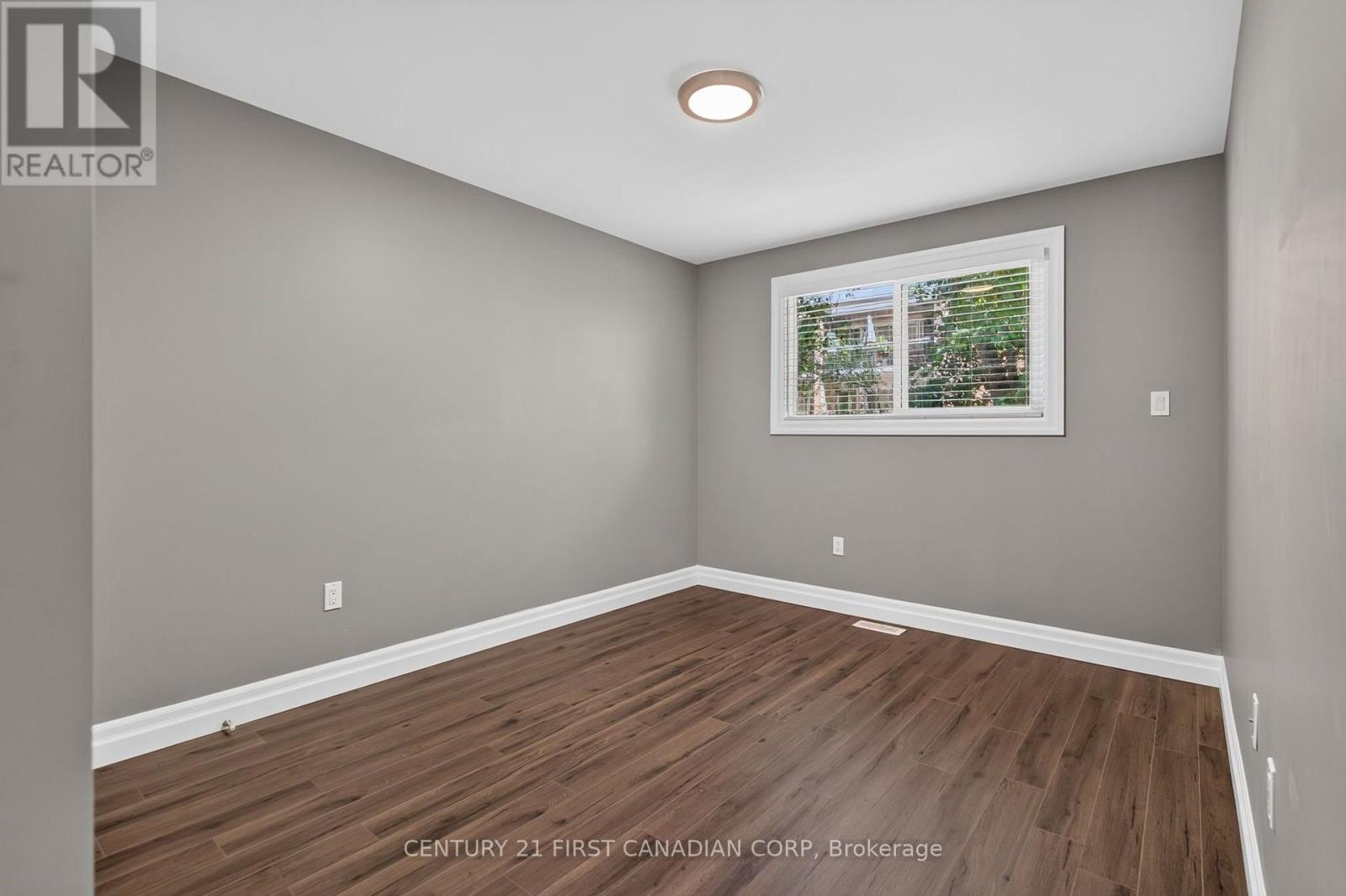 86 ST CLAIR CRESCENT, London South (South O) — photo 10