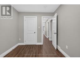 Bathroom - 86 St Clair Crescent, London South, ON N6J3E4 Photo 9