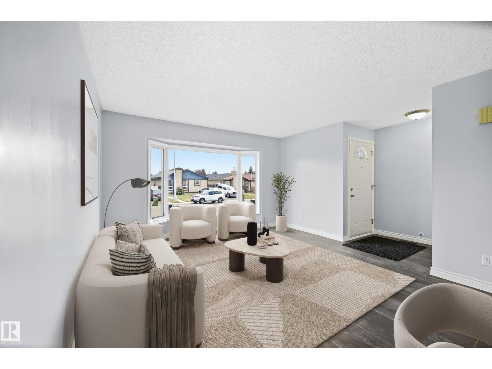 3220 44A ST NW, Edmonton, Alberta, T6L4W9
